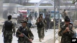 襲擊發生後大批阿富汗士兵趕往現場