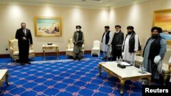 美国国务卿蓬佩奥2020年11月21日在多哈与阿富汗政府及塔利班代表举行会谈。