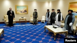 امریکی وزیر خارجہ مائیک پومپیو دوحہ میں طالبان کے مذاکرتی وفد سے بات چیت کر رہے ہیں۔ 21 نومبر 2020