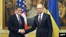 Міністрів фінансів США Джейкоб Лью та прем'єр-міністр України Арсеній Яценюк, Київ, 13 листопада 2015 року