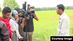 Kim Sothea Thangdy (Amy) and her film crew shoot an interview for a TV reality show called "My Place," (Season 2) in Prey Veng province, Cambodia. (Courtesy of PNN)