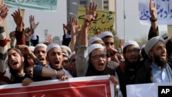 Pakistani students of Islamic seminaries chant slogans during a rally in support of blasphemy laws, in Islamabad, Pakistan, March 8, 2017. Hundreds of students rallied in the Pakistani capital, urging the government to remove blasphemous content from social media and take stern action against those who posted blasphemous content on social media. 