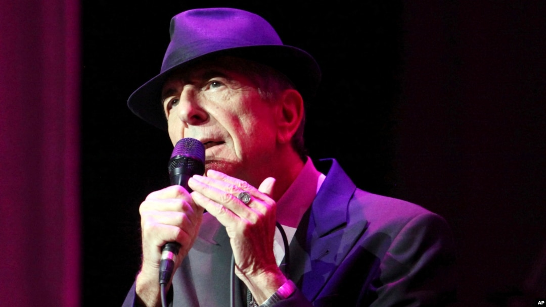 Leonard Cohen tampil di Teater Fabulous Fox di Atlanta, March 2013. 