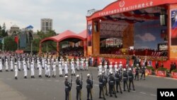 慶祝中華民國104年雙十慶典上的三軍儀隊表演（美國之音李逸華拍攝）