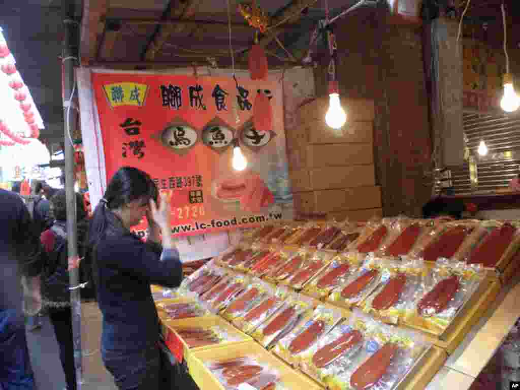 乌鱼子是高档食品，要做出选择似乎不太容易