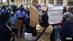 Abongi bakhalala umsebenzi ngomnyaka ka2020 bekhonona ngeholo eliphansi (Bathabile Masuku)