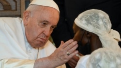 "Vos larmes sont mes larmes", confie le pape aux Congolais