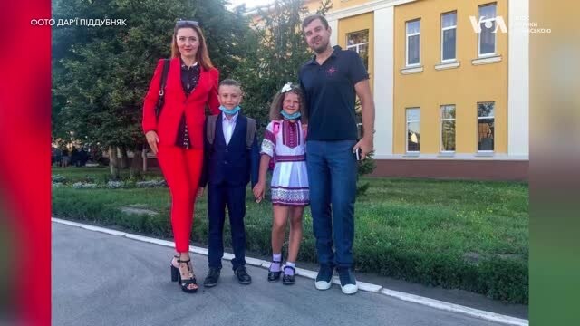 Українка вдягає американців у футболки з українською символікою. Відео - лютий 08, 2025 episode artwork