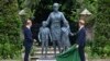 Os irmãos, príncipes William e Harry, revelam a estátua que eles comissionaram para a sua mãe, Princesa Diana, no que teria sido o seu 60º aniversário. Palácio de Kensington, 1 de Julho 2021