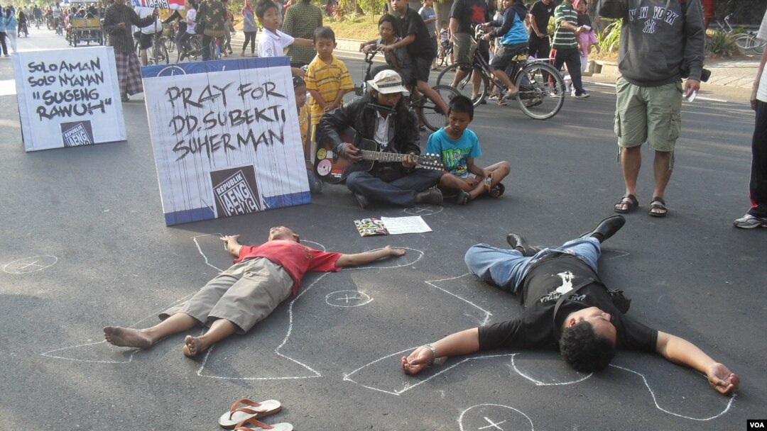 Warga Solo melakukan aksi di jalanan untuk mendoron keamanan dan perdamaian di kota tersebut. (Foto: VOA/Yudha Satriawan)