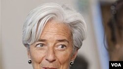 Menteri Keuangan Perancis Christine Lagarde berbicara kepada wartawan di Godollo, Hungaria (9/4).