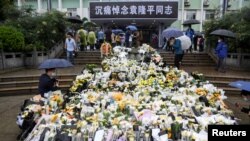 Flowers are laid at a makeshift memorial to mourn Yuan Longping, a Chinese agronomist known for developing the first hybrid rice varieties in the 1970s, at Hunan Hybrid Rice Research Center. This photo was taken on May 23, 2021, in Changsha.