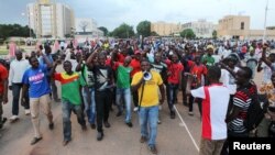  Masu zanga zanga Ouagadougou babban birnin Burkina Faso, 16 Septembre, 2015 dangane da garkuwar da wasu sojoji suka yi da shugabannin kasar