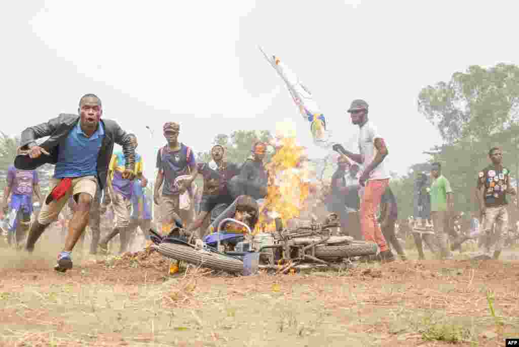 Batamboli pene na tukutuku moko etiami moto na Kinshasa, 9 juillet 2020.