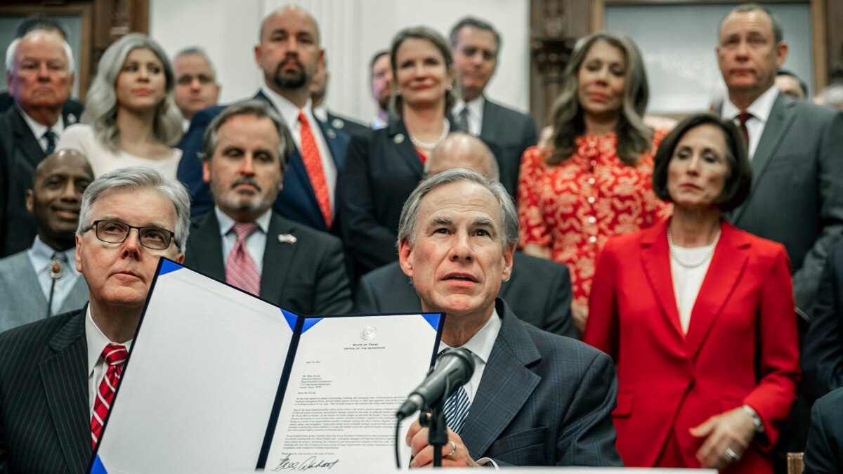 Donald Trump visiting Texas border with Gov. Greg Abbott