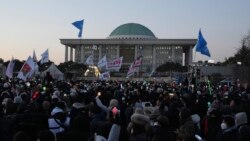 한국 헌정사상 세 번째 대통령 ‘권한 정지’…남은 절차는?