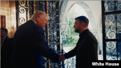 ولودیمیر زلنسکی، رئیس‌ جمهوری اوکراین، و دونالد ترامپ، رئیس‌ جمهوری آمریکا (آرشیو)
