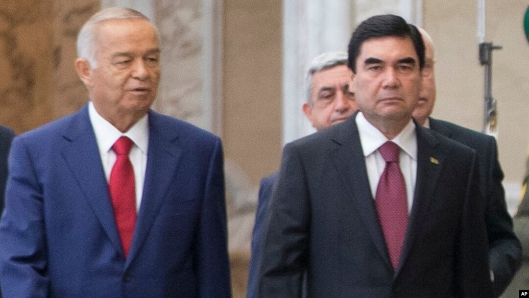 Prezidentlar Islom Karimov, Qurbonguli Berdimuhammedov Mustaqil davlatlar hamdo'stligining 2014-yil, oktabr oyida Belarusda o'tgan sammitida.