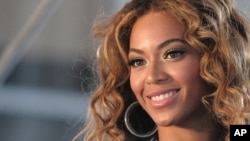 Beyoncé poses for pictures at a press conference June 22, 2009 in New York. 