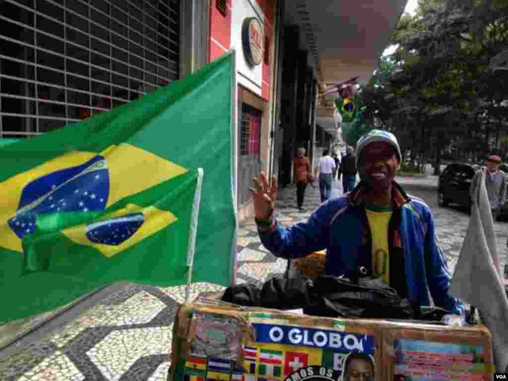 Apesar dos protestos, a cidade de São Paulo fervilha Mundial de Futebol. Brasil, Junho 12, 2014