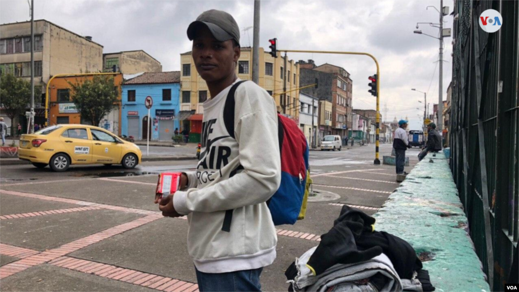 Por ejemplo,&nbsp;Edis Briceño, quien señala que a pesar de la prohibición de los desalojos, el dueño del hotel donde vivía lo desalojó.