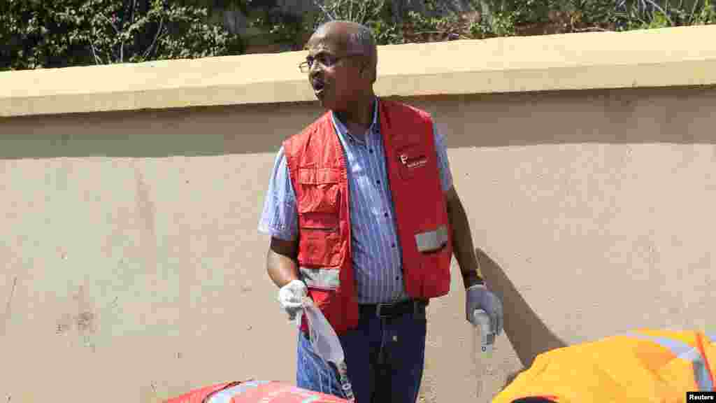 Paramedics help an injured victim after an attack at Westgate Shopping Mall in Nairobi September 21, 2013.