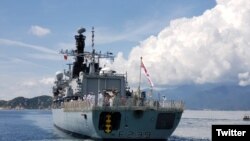 Tàu chiến Anh HMS Richmond đến Cam Ranh, Khánh Hòa hôm 1/10/2021. Photo Twitter UK in Vietnam.