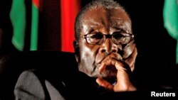 Una fuente de gobierno dijo que Mugabe, dijo a los negociadores que quería morir en Zimbabue y que no tenía planes de vivir en el exilio.