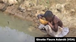 Difficulté d'accès à l'eau portable dans le nord du Bénin, le 22 mai 2017.