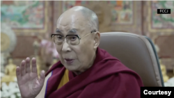 西藏精神領袖達賴喇嘛2021年11月10日接受日本外國記者俱樂部集體採訪（日本外國記者俱樂部視頻截圖）