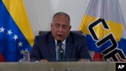 ARCHIVO - Elvis Amoroso, presidente del Consejo Nacional Electoral, durante una declaración el 25 de agosto de 2023. 