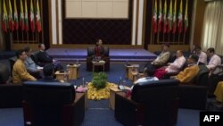 Myanmar's State Counsellor Aung San Suu Kyi (C) holds talks with leaders from the United Nationalities Federal Council (UNFC) at the National Reconciliation and Peace Centre (NRPC) in Yangon, July 17, 2016.