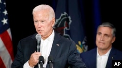 El exvicepresidente Joe Biden, en un evento de campaña de George Scott, candidato demócrata al congreso por Pennsylvania, en Harrisburg, el domingo cuatro de noviembre de 2018. 