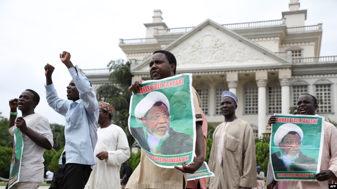 Hundreds of Shi'ites demonstrate in Abuja, on July 10, 2019, to demand the release of the leader of the Islamic Movement in Nigeria (IMN) Sheikh Ibrahim Zakzaky, a day after clashes with police.