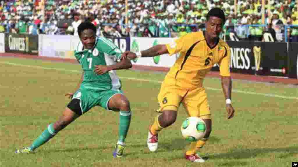 Nigeria&#39;s Musa Ahmed, left, is challenged by Ethiopia&#39;s Alula Girma, right, during their 2014 World Cup qualifying playoff match.