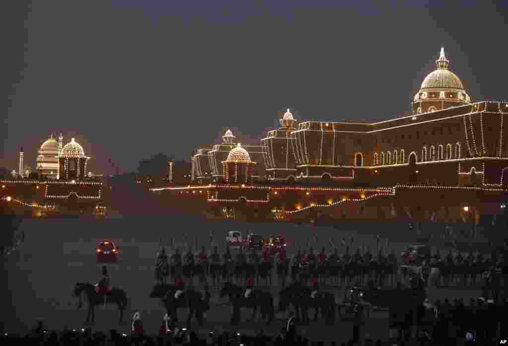 Indian President Pranab Mukherjee leaves at the end of Beating Retreat ceremony in New Delhi.&nbsp;The ceremony marks the end of Republic Day festivities.