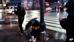 Un sans-abri sur un trottoir de New York, le 24 janvier 2017.