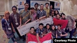 Tim Institut Teknologi Sepuluh November (ITS) Surabaya dalam kompetisi RoboBoat Internasional 2016 di Virginia, AS. (Courtesy: Harry Mukti/UI)