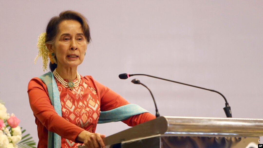 Pemimpin de facto Myanmar, Aung San Suu Kyi, memberikan pidato dalam sebuah acara di Naypytaw, Myanmar, 28 Januari 2019.