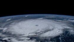 El poderoso huracán Beryl ha generado vientos de hasta 250 kilómetros por hora a medida que se desplaza por el Caribe y se acerca a Jamaica.