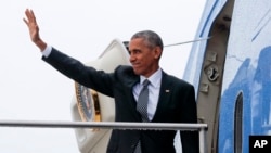奥巴马总统2016年11月18日登上空军一号离开柏林的泰格尔机场，前往秘鲁首都利马参加年度亚太经合会议。