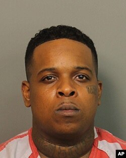 Ricky Hampton, rapero de Memphis, Tenesí, conocido como Fines 2Tymes, fue detenido en Birminghan, por un incidente con arma en Forrest City, Arkansas.