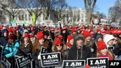 数千名反堕胎示威者在第41届生命大游行期间在华盛顿的国家大草坪上举行集会 （2014年1月22日）