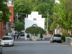 Shepherdstown: The town, founded in 1734, has being pulling together as rural folk do with volunteers shopping for the elderly and a fund for furloughed restaurant workers. (Jamie Dettmer/VOA)