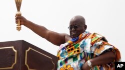 Prezidaantiin Gaanaa Nana Akufo-Addo sirna kakuu yeroo geggeessan, Amajjii 7, 2017. 