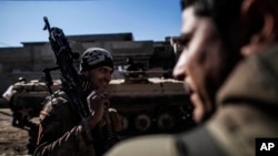 An Iraqi soldier from the 9th Infantry Division carries a machine gun while heading to the front line in Mosul, Iraq, Dec. 6, 2016. On Wednesday, Iraqi forces ask for U.S. air support after taking fire from Islamic State fighters inside a hospital complex.