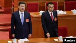 시진핑(왼쪽) 중국 국가주석과 리커창 총리가 5일 베이징 인민대회당에서 열린 전국인민대표회의 개막식에 나란히 참석하고 있다. 