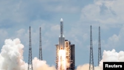 The Long March 5 Y-4 rocket, carrying an unmanned Mars probe of the Tianwen-1 mission, takes off from Wenchang Space Launch Center in Wenchang, Hainan Province, China July 23, 2020. (REUTERS/Carlos Garcia Rawlins)