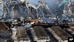 Spaljeno skladište i vozila u kineskoj luci Tianđin