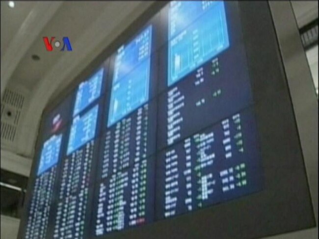 Dampak Penurunan Peringkat Kredit Global - Laporan VOA